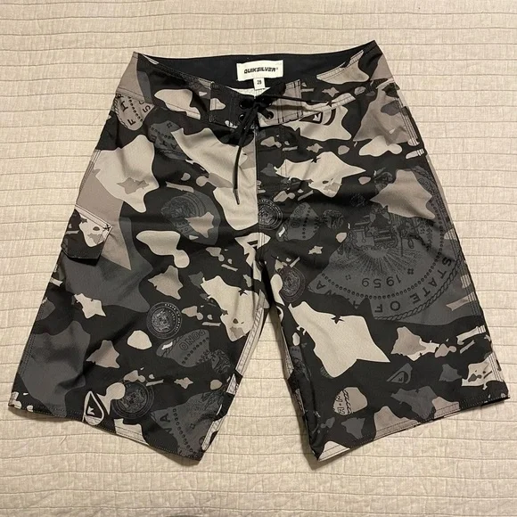 QUIKSILVER rare hawaii state seal premium surf camo emblem BOARD SHORTS 29 - Picture 1 of 7